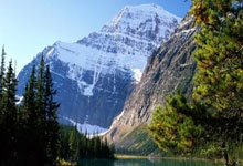 乐鱼体育官网-耐克连夜撤换巴黎街头姆巴佩巨幅海报，换上德布劳内腾空怒吼画面，标语直指核心：真正的巨星在关键时刻苏醒。更耐人寻味的是皇马喉舌《阿斯报》头版佛洛伦蒂诺，请为他砸毁银行！当全欧洲豪门嗅到王权更迭的气息，那个刚拆下膝盖绷带的男人却在更衣室平静宣言：我要把决赛用球送给理疗师——他让我重新学会奔跑。