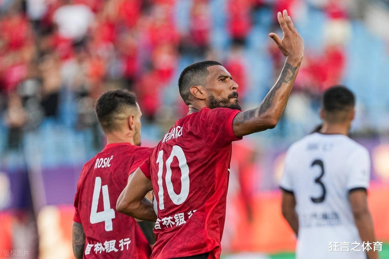 乐鱼在线娱乐-包含上海上港主场取胜，稳固中超前三的词条