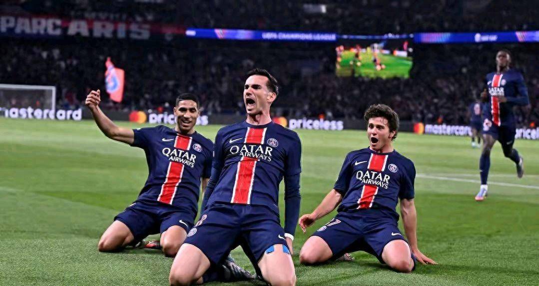 巴黎圣日耳曼大胜，锁定欧冠小组第一晋级