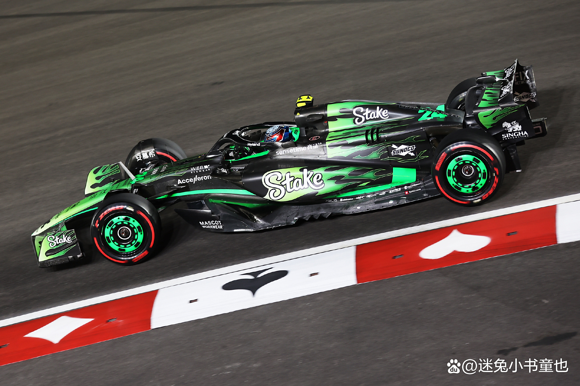 包含迈凯伦轻取梅赛德斯，周冠宇刷新纪录的词条