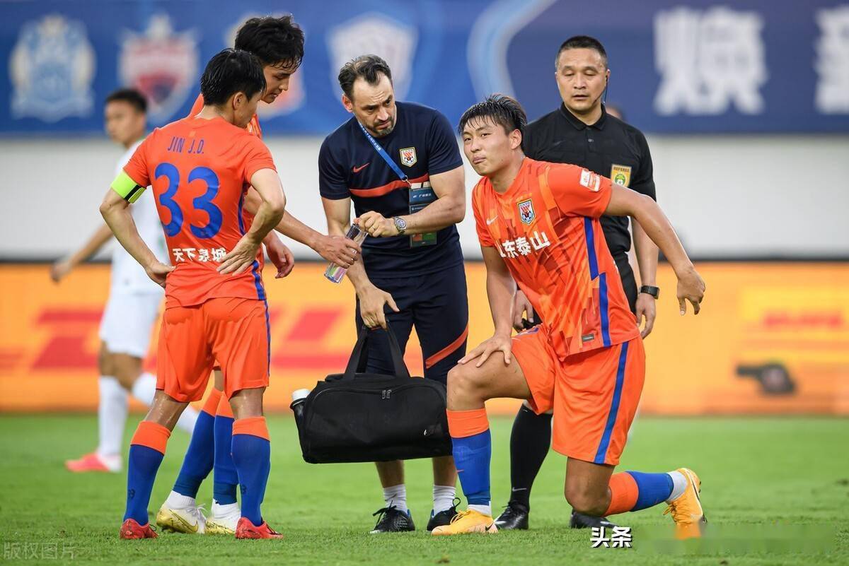 青岛队碾压江苏队，浓眉哥关键制胜